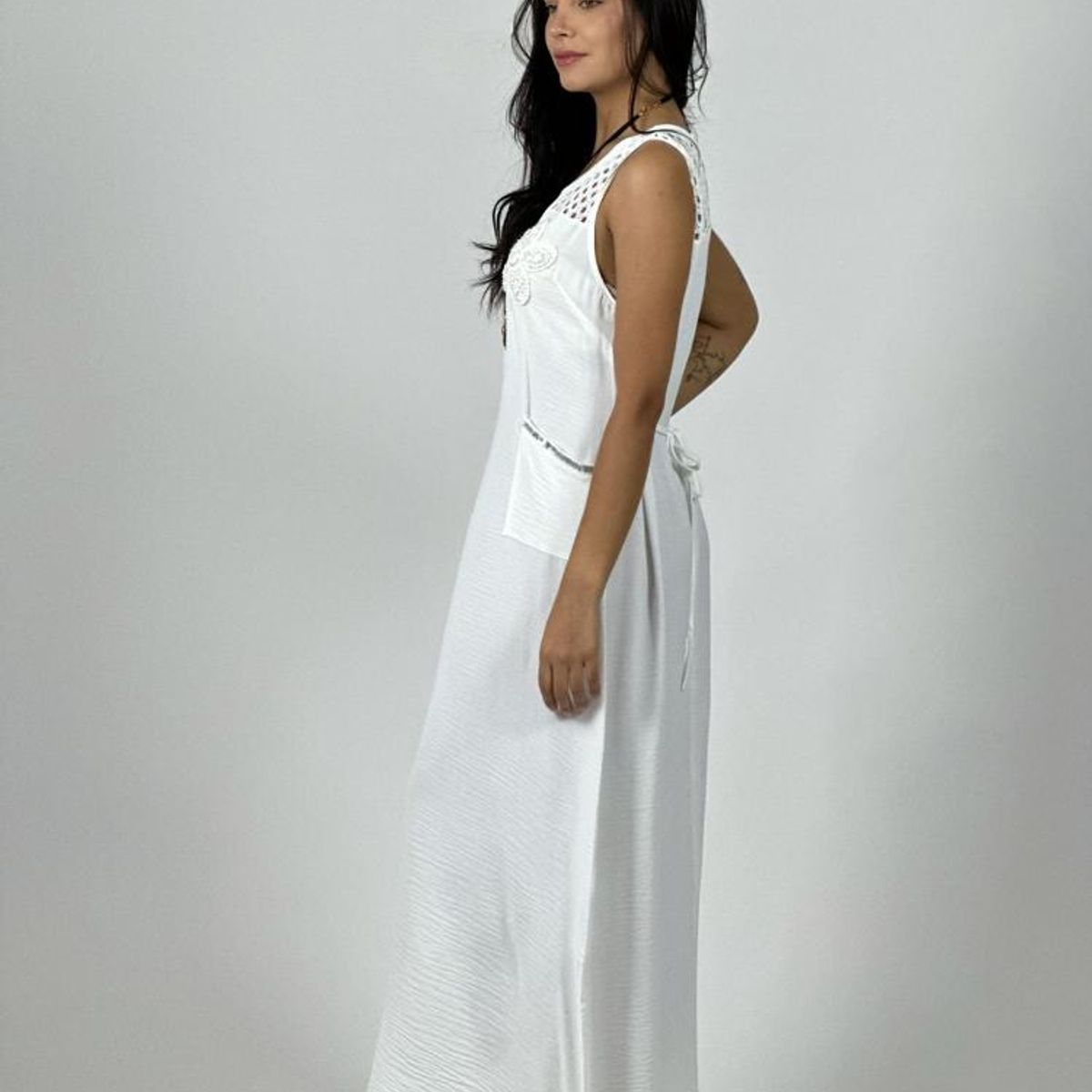 ENIGMATICA BOUTIQUE - Vestido Crepé Hombros Tejidos y Flor