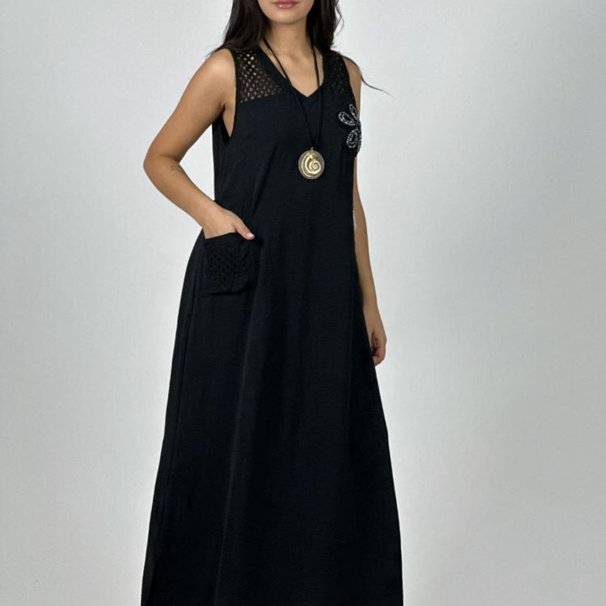 ENIGMATICA BOUTIQUE - Vestido Crepé Hombros Tejidos y Flor