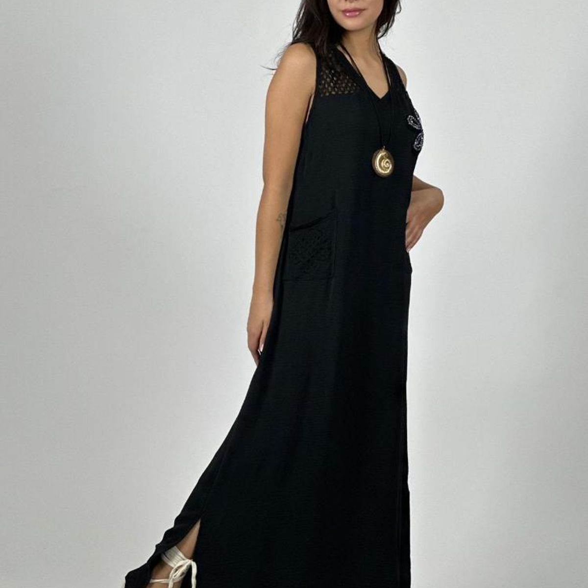 ENIGMATICA BOUTIQUE - Vestido Crepé Hombros Tejidos y Flor