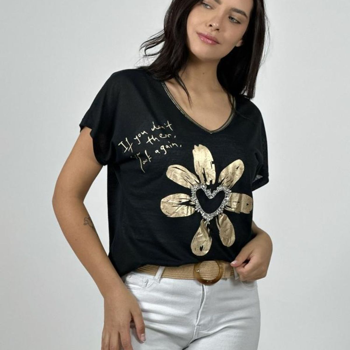 ENIGMATICA BOUTIQUE - Polera Hilo Cuello Corazón Dorado