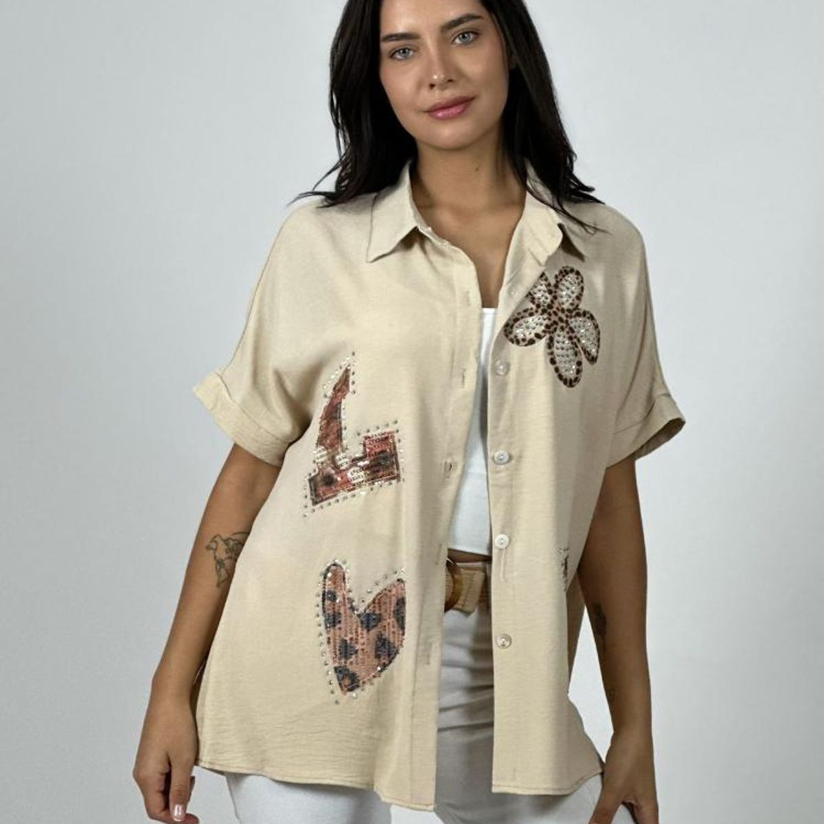 ENIGMATICA BOUTIQUE - Blusa Crepé Love Print Chic con Brillos