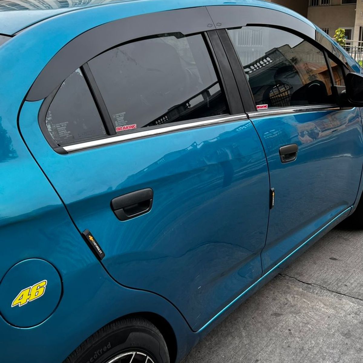 GENERICO - Bota Aguas Acrílico 2mm plano Negro Brillante a Medida para auto Chevrolet Spark Sedan 2019 a 2022