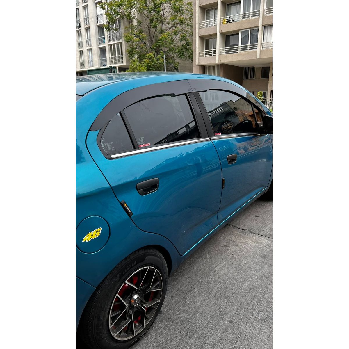 GENERICO - Bota Aguas Acrílico 2mm plano Negro Brillante a Medida para auto Chevrolet Spark Sedan 2019 a 2022