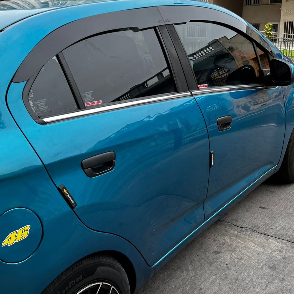 GENERICO - Bota Aguas Acrílico 2mm plano Negro Brillante a Medida para auto Chevrolet Spark Sedan 2019 a 2022