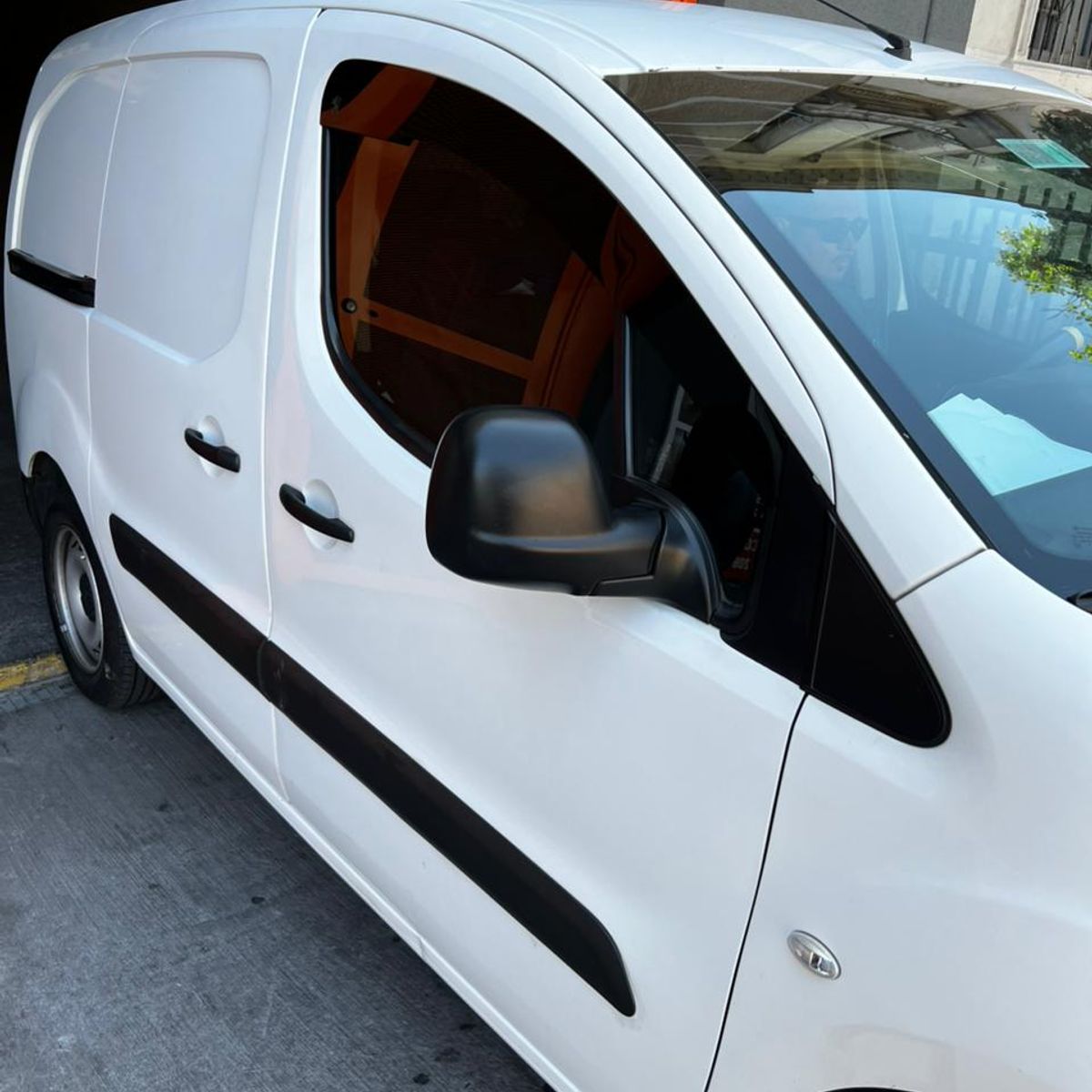 GENERICO - Bota Aguas Acrílico 2mm plano Negro Brillante a Medida para Furgón Peugeot Partner 2008 a 2018