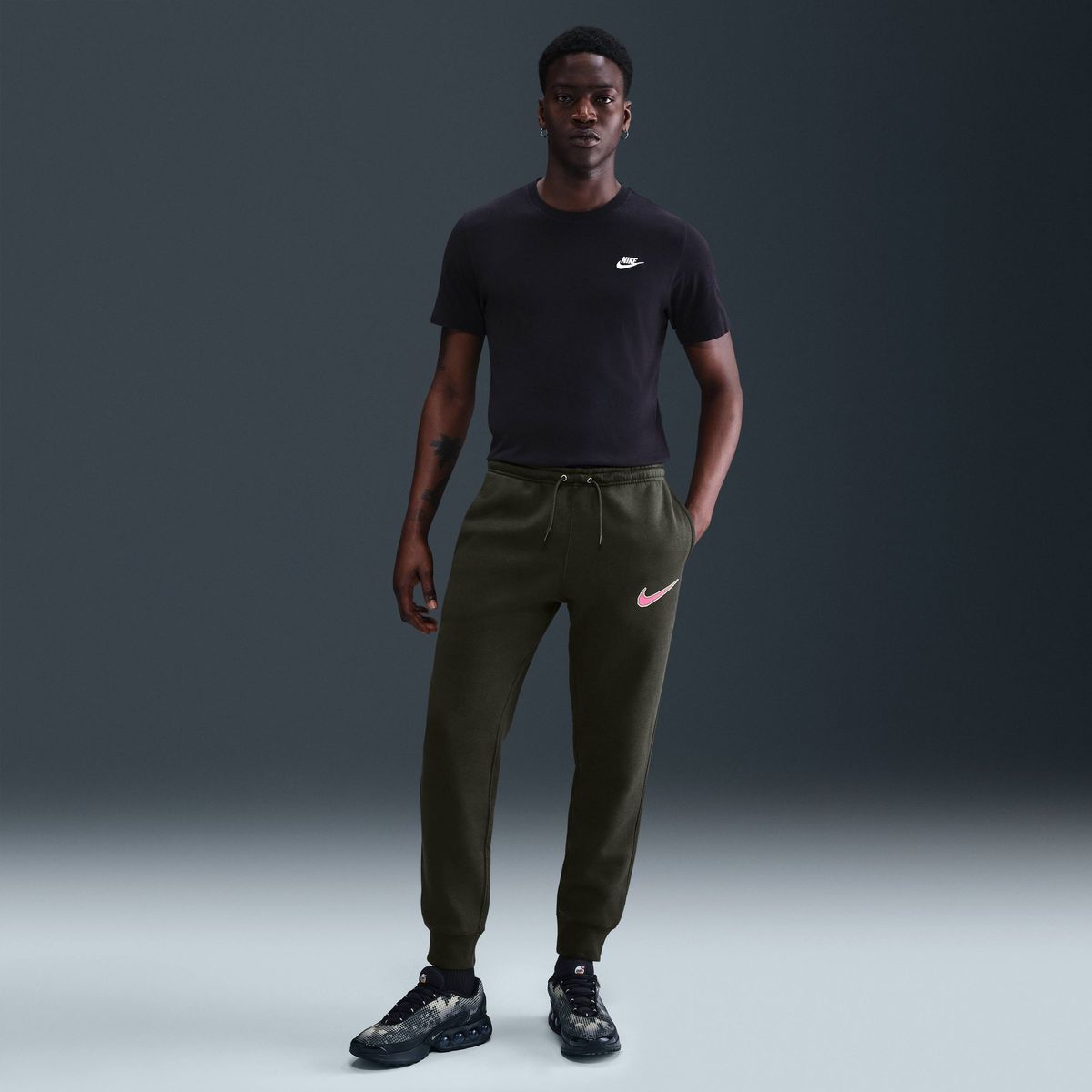 NIKE - PantalÃ³n M Nk Club Bb Jggr Neo Varsity Negro Hombre