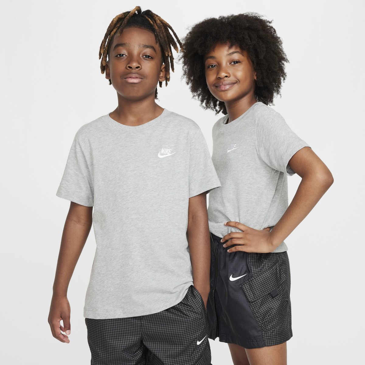 NIKE - Polera Nike Sportswear Gris NiÃ±os