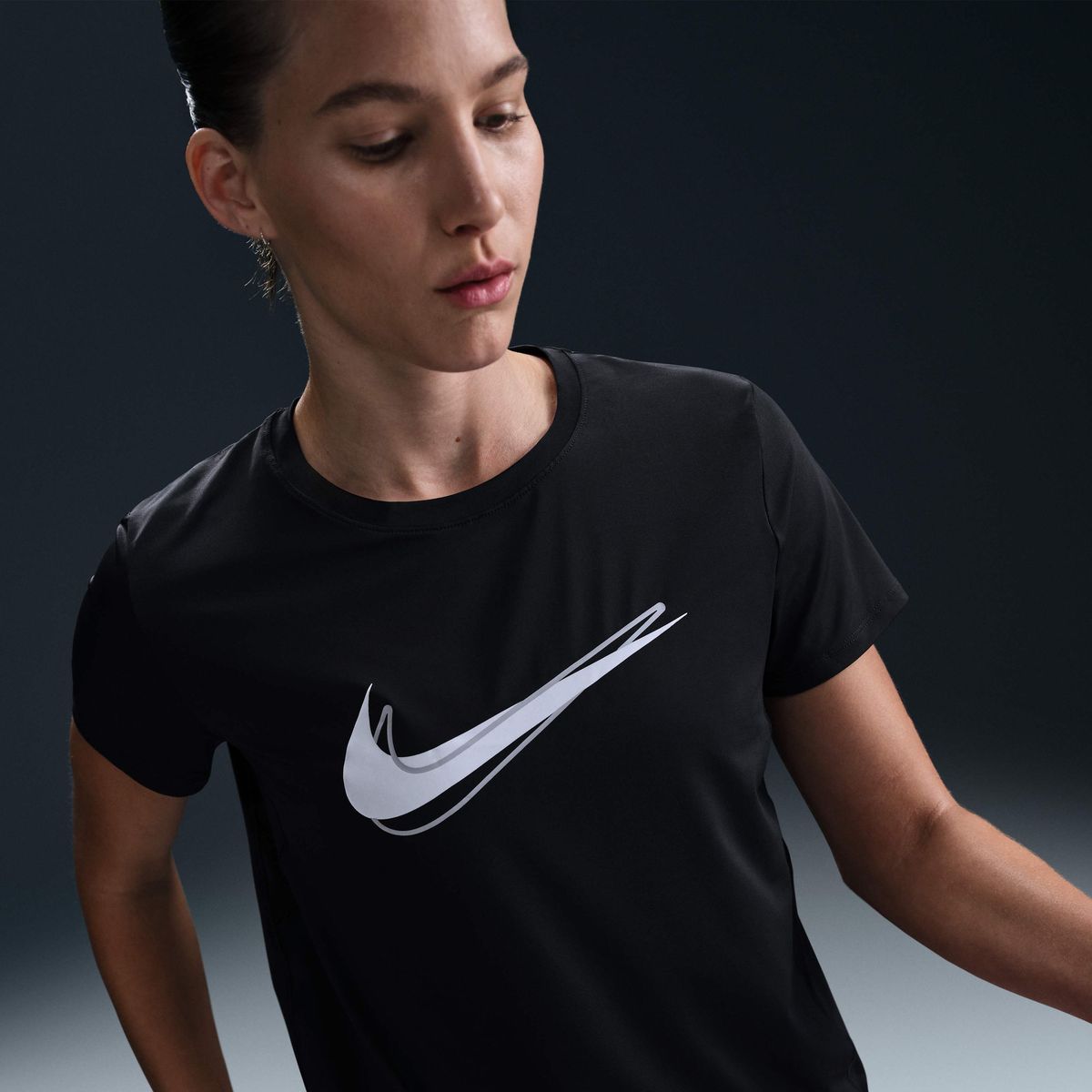 NIKE - Polera Nike One Swoosh Negro Mujer