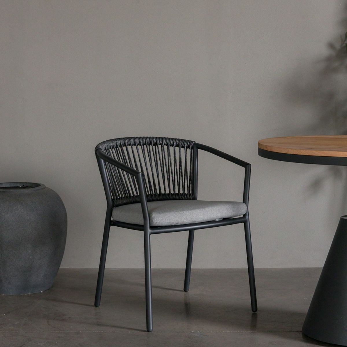 FORASTERO - Sitial Margot Negro Forastero