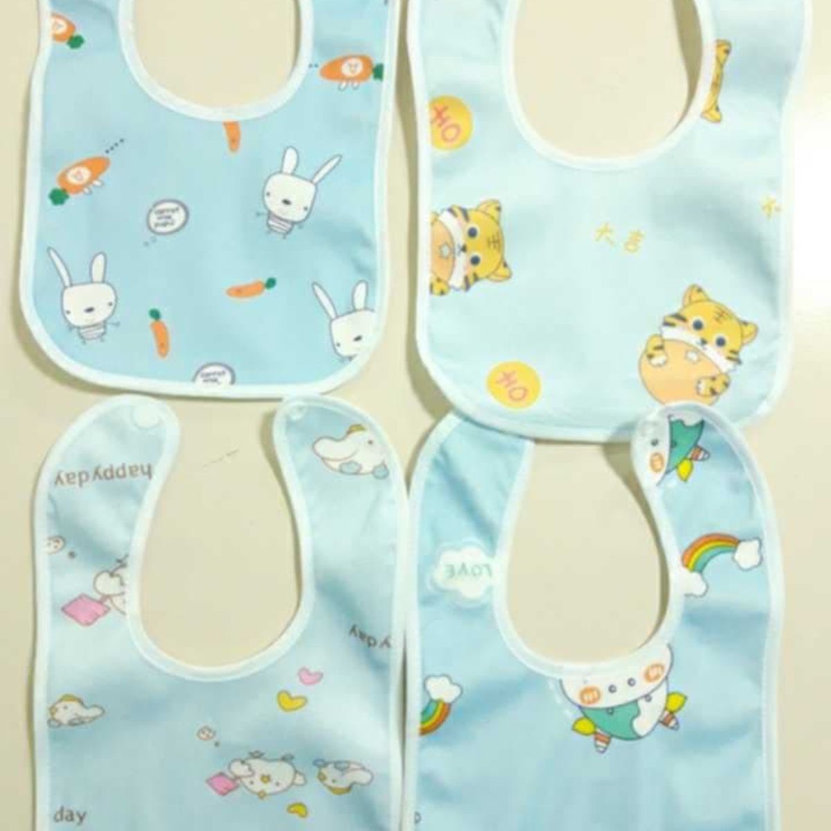 GENERICO - Pack 4 baberos lindos para bebe.