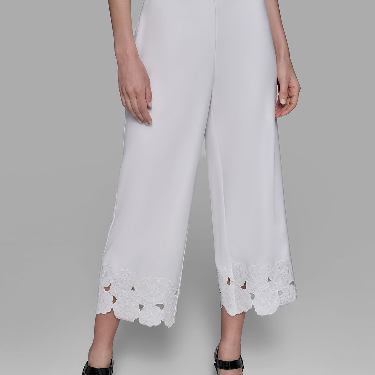 KARL LAGERFELD - Pantalón con detalles bordados florales