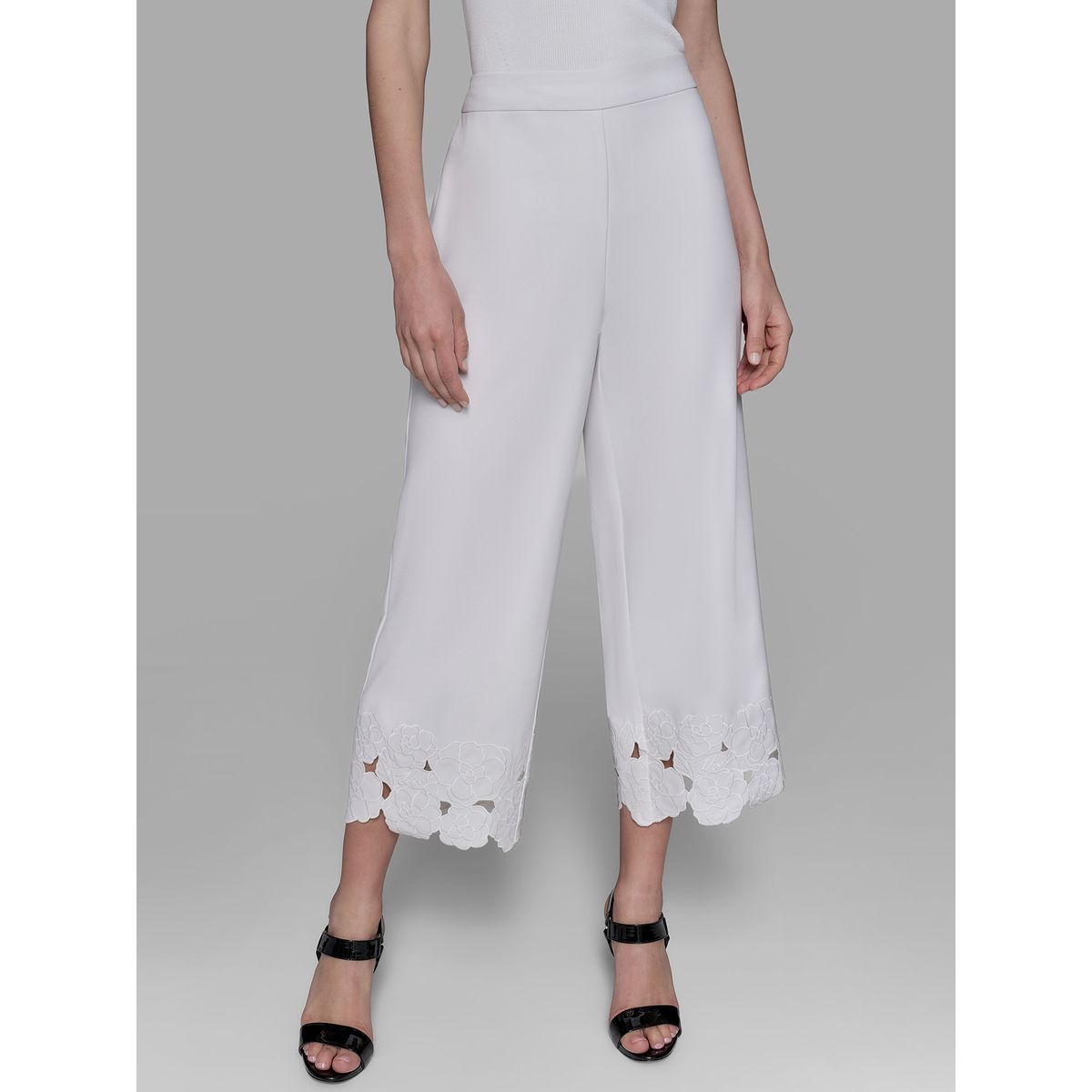 KARL LAGERFELD - Pantalón con detalles bordados florales