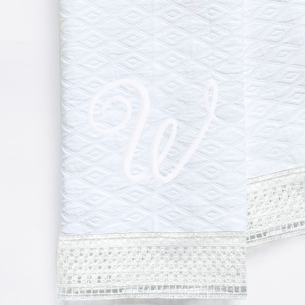 NINA HERRERA - Toalla de Visita Piqué Rombos Letra W Blanco