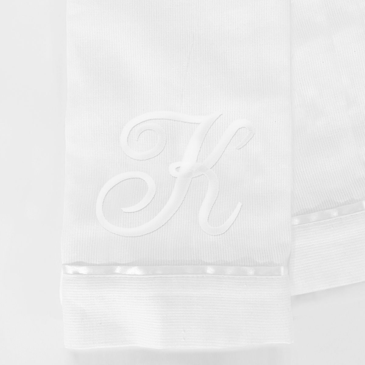 NINA HERRERA - Toalla de Visita Piqué Bordada Letra K Blanco