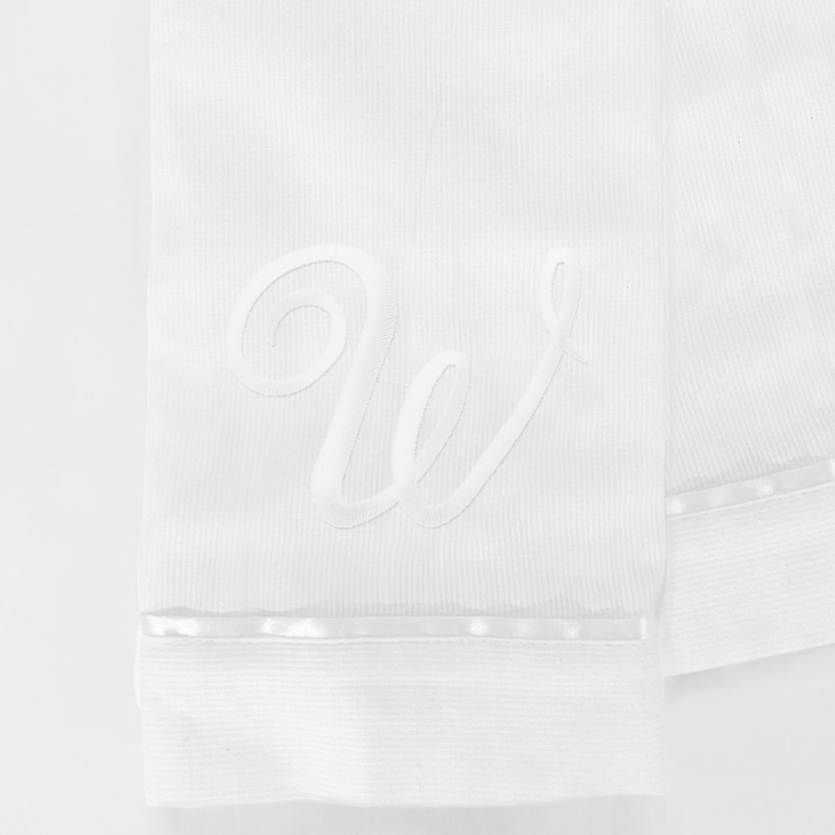 NINA HERRERA - Toalla de Visita Piqué Bordada Letra W Blanco