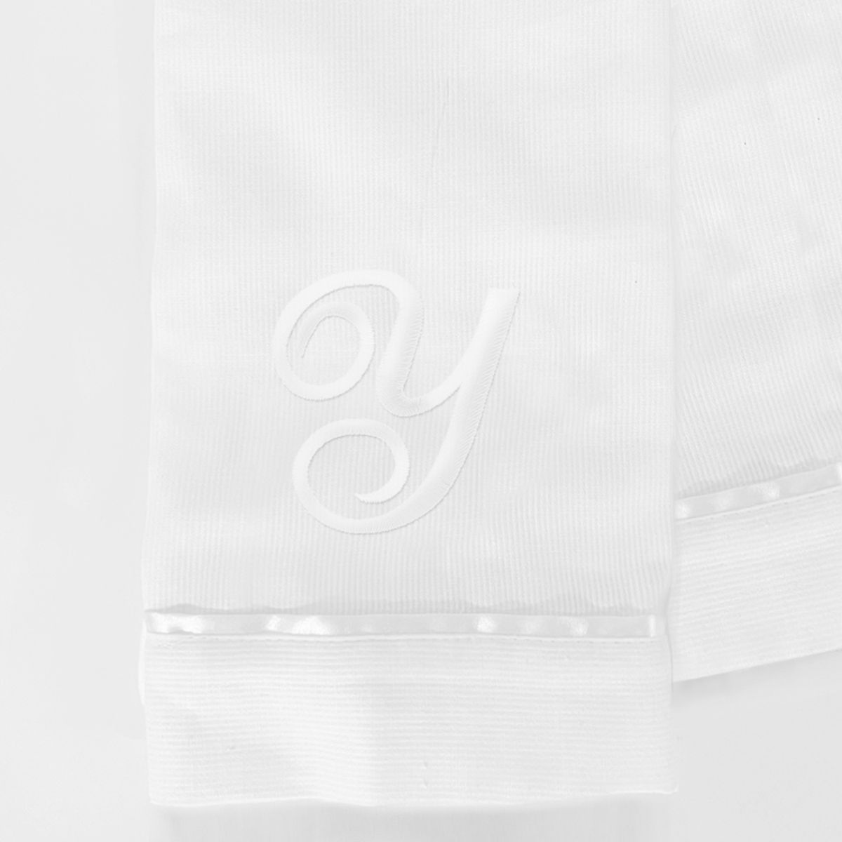 NINA HERRERA - Toalla de Visita Piqué Bordada Letra Y Blanco