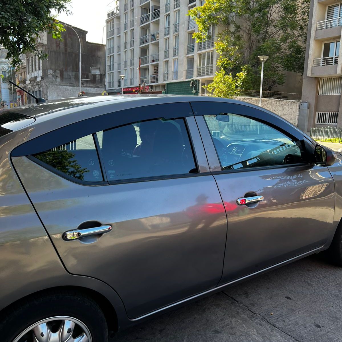 GENERICO - Bota Aguas de Acrílico 2mm plano Negro Brillante a Medida para auto Nissan Versa 2012 a 2019