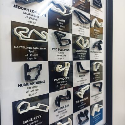 Imagen 2 del producto Cuadro calendario 2026 Formula 1 + impresión 3D