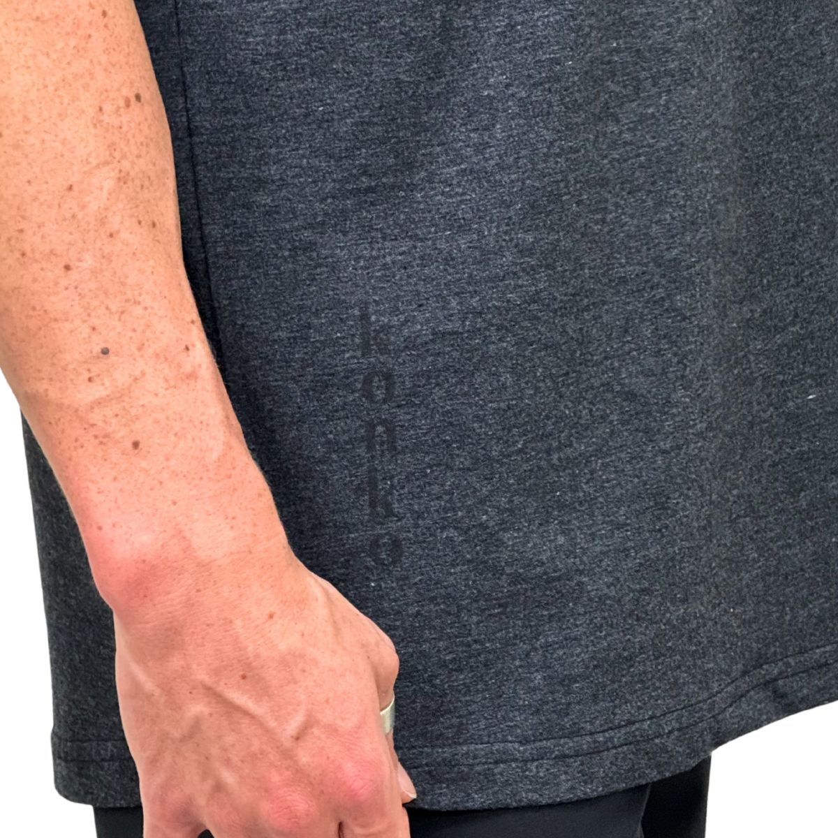 KONKO ACTIVE - Polera Perfect lisa manga corta grafito algodón hombre Konko