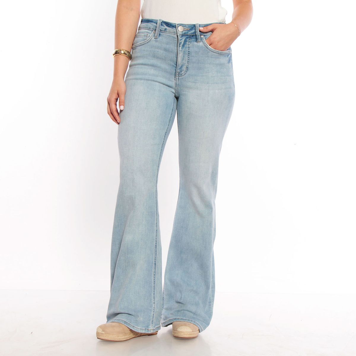 WADOS - JEANS FLARE TIRO ALTO PRETINA BASICA 1 BOTON
