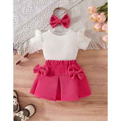 Imagen 2 del producto Conjunto Para Niña De 3 Prendas Polera Blanco Manga Corta + Falda Y Lazo Cotele Fucsia CJ028