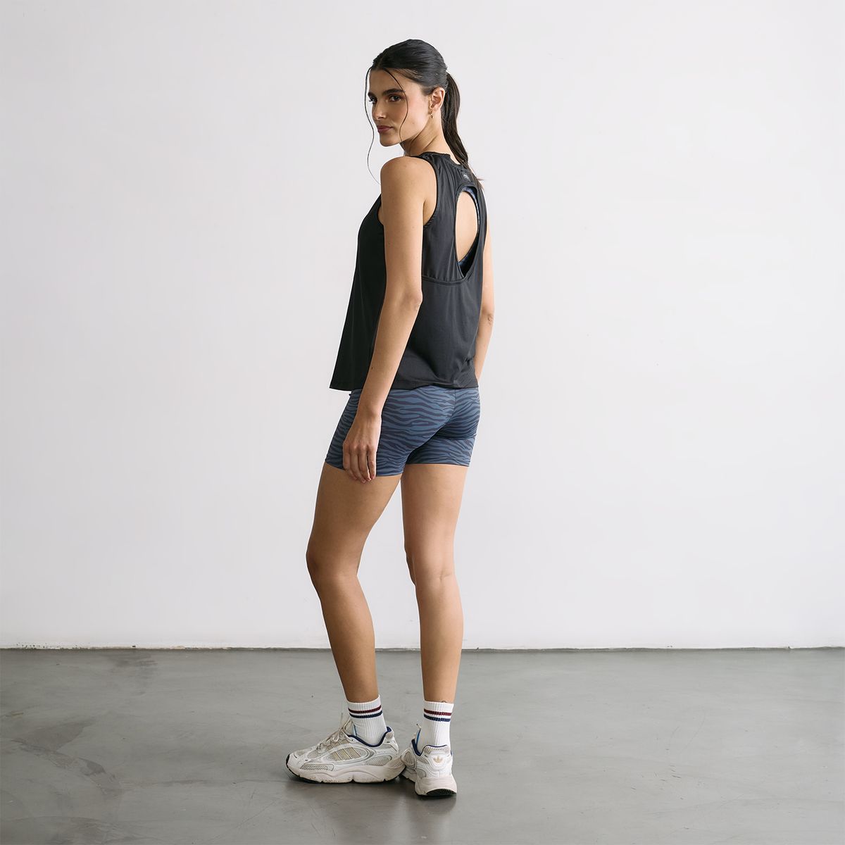 LOUNGE - Polera Deportiva Sin Mangas Relax Fit Active LOUNGE