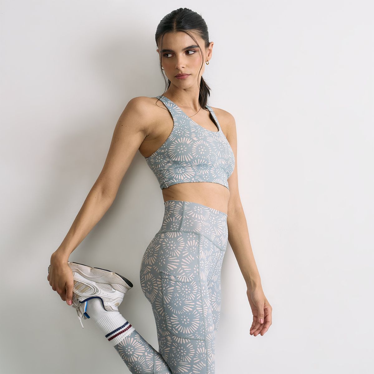 LOUNGE - Peto Deportivo Flores Active