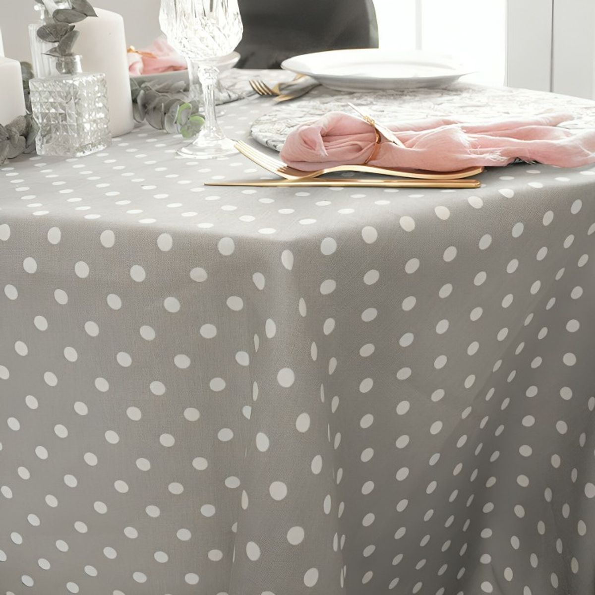 DORAL - Mantel Rectangular Amelie Estampado  Puntos Gris  Doral