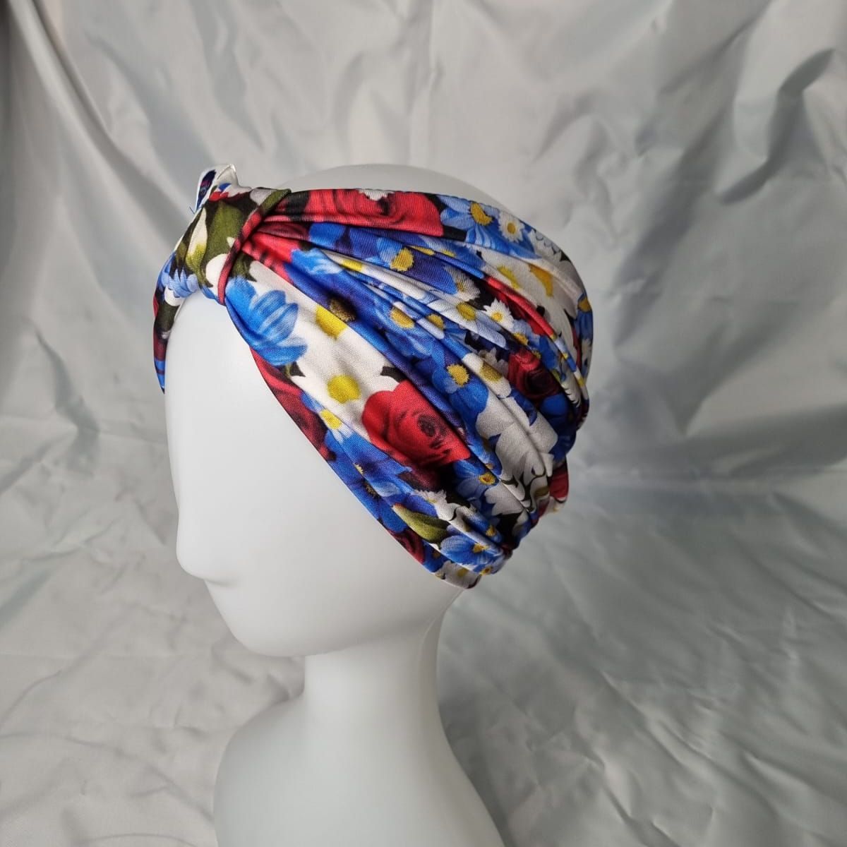 EL ESPACIO DE TOMMY - Turbante cintillo clínico lycra flores rojo azul y blanco