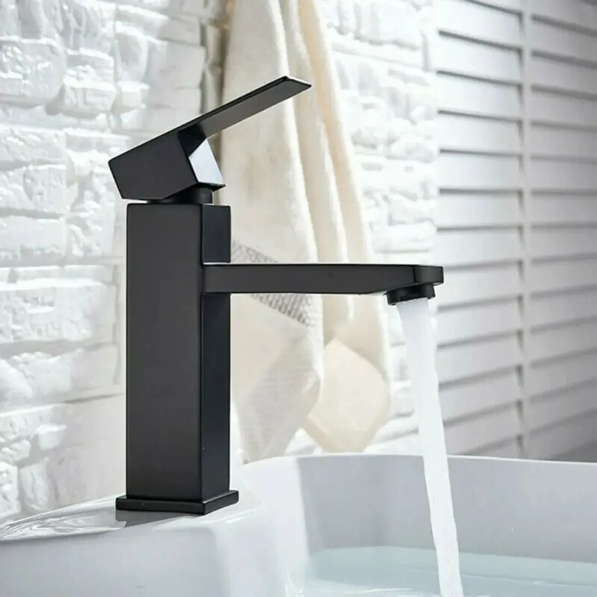 GENERICO - Llave Monomando Lavamanos Moderna Cascada Curva Negro Negro Mate