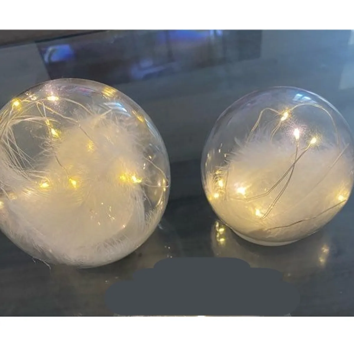 GENERICO - Decoración 2 Bolas de vidrio con LED a pila y plumas