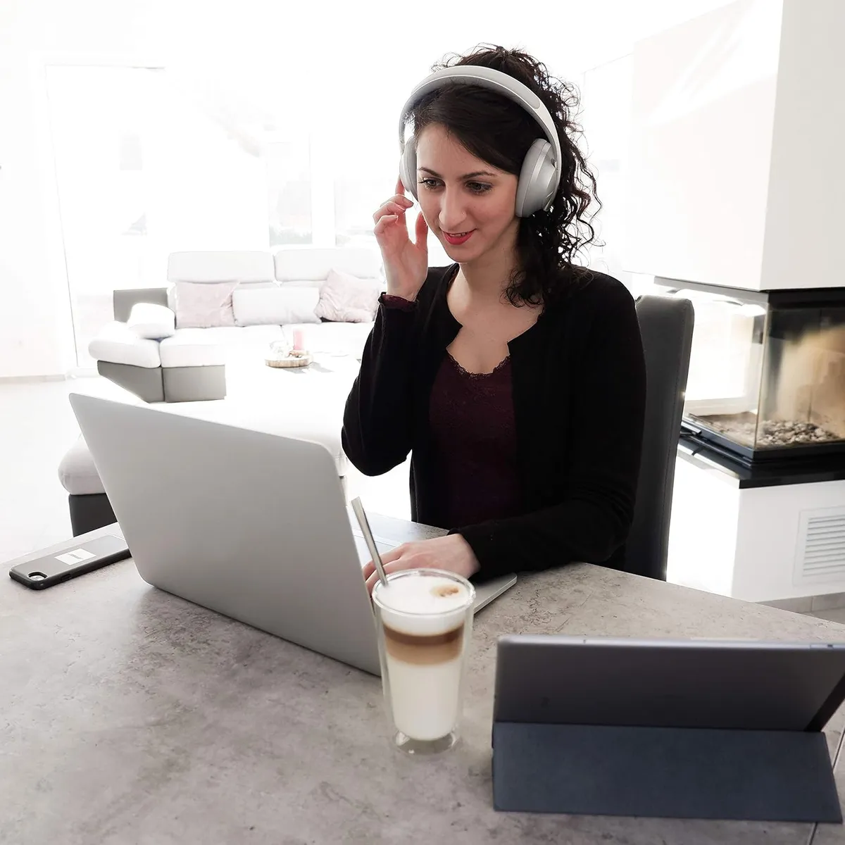 BOSE - Audífonos Bluetooth con cancelación de ruido Bose 700 Reacondicionado