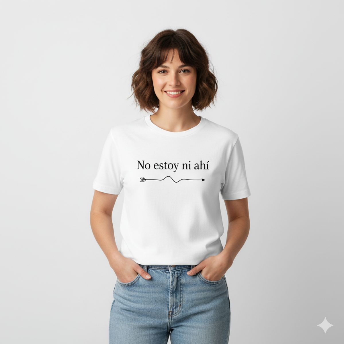 TRIPLE PLAY - Polera De Algodón Con Frase Chilena NO ESTOY NI AHI