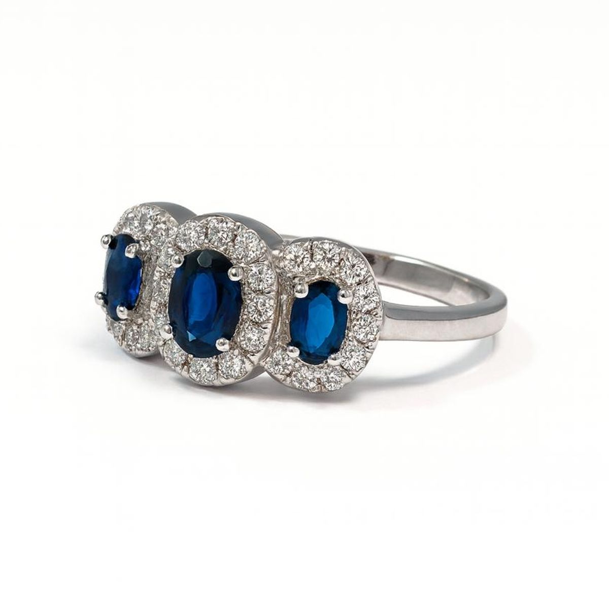 JOYAS LANDEROS - Anillo Tres Rosetas Plata Rodinada 925