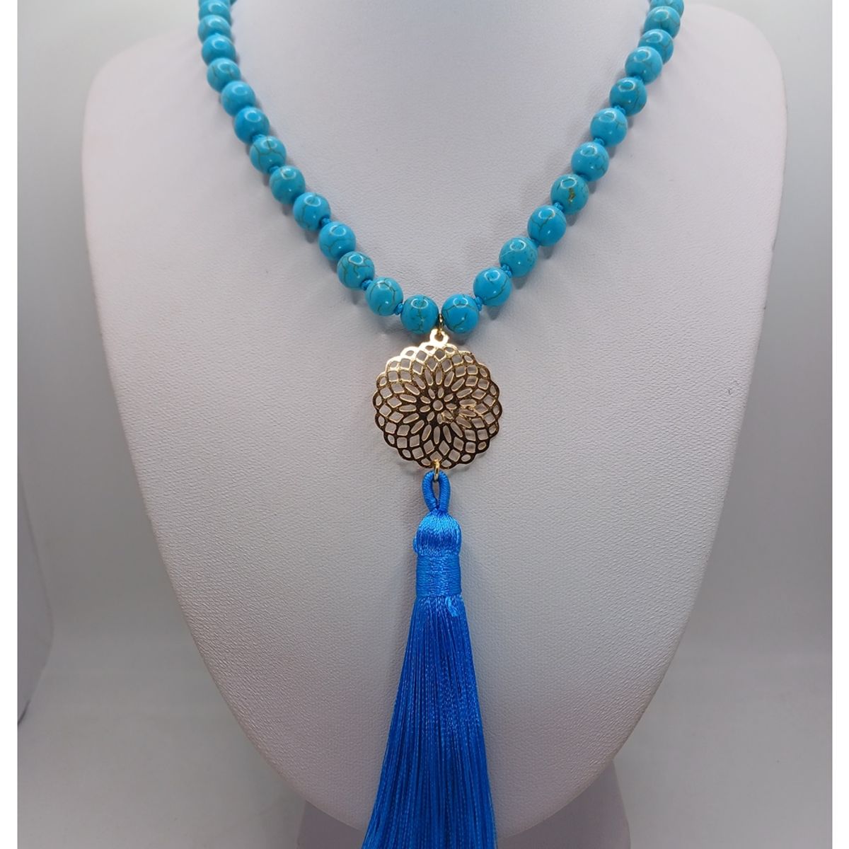 CAT JOYAS - Collar de turquesa con mandala  enchapada en oro y  borla de seda