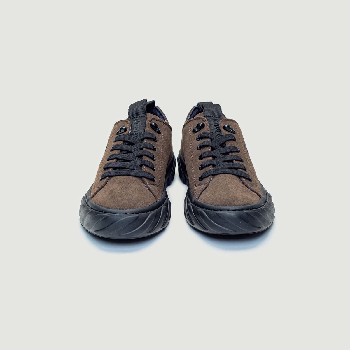 KARL LAGERFELD - Zapatillas de gamuza de perfil bajo con logo bordado