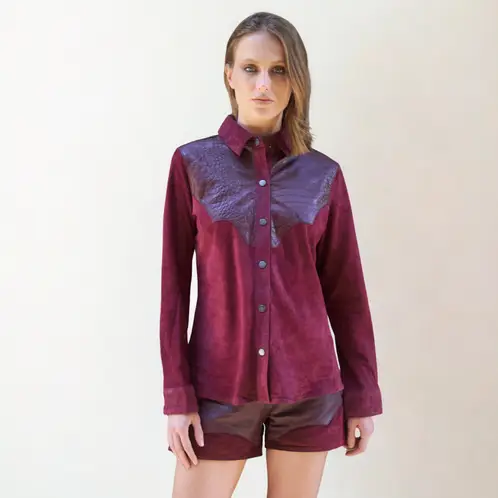 HER - Camisa de gamuza con croco Burdeo