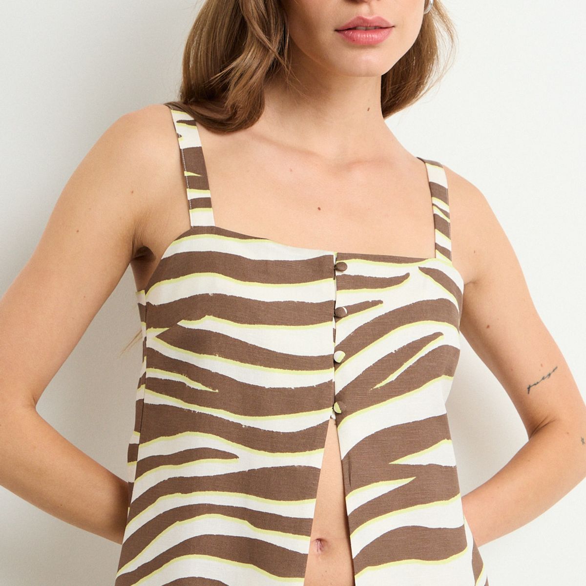 IO - Blusa Fantasia Mujer Café Io