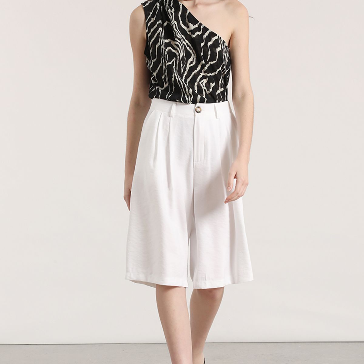 LIOLA - Top asimétrico estampado mujer Liola negro