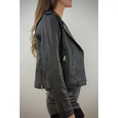 HER - Biker Negra Tachas