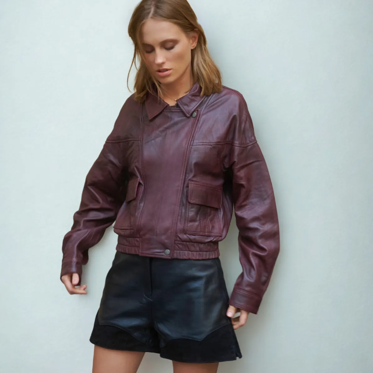 HER - BOMBER DE CUERO BURDEO