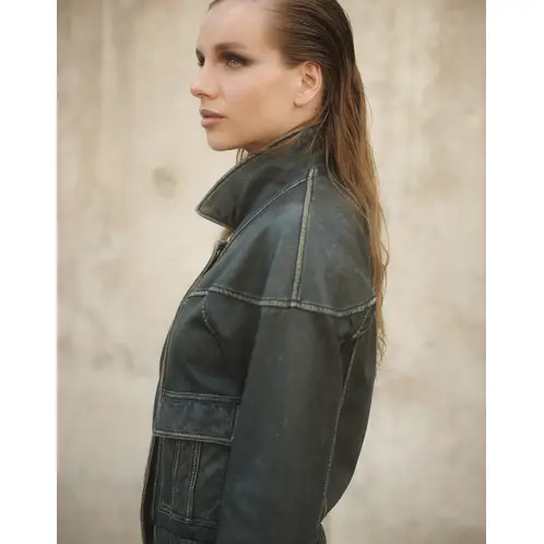 HER - BOMBER DE CUERO NEGRA