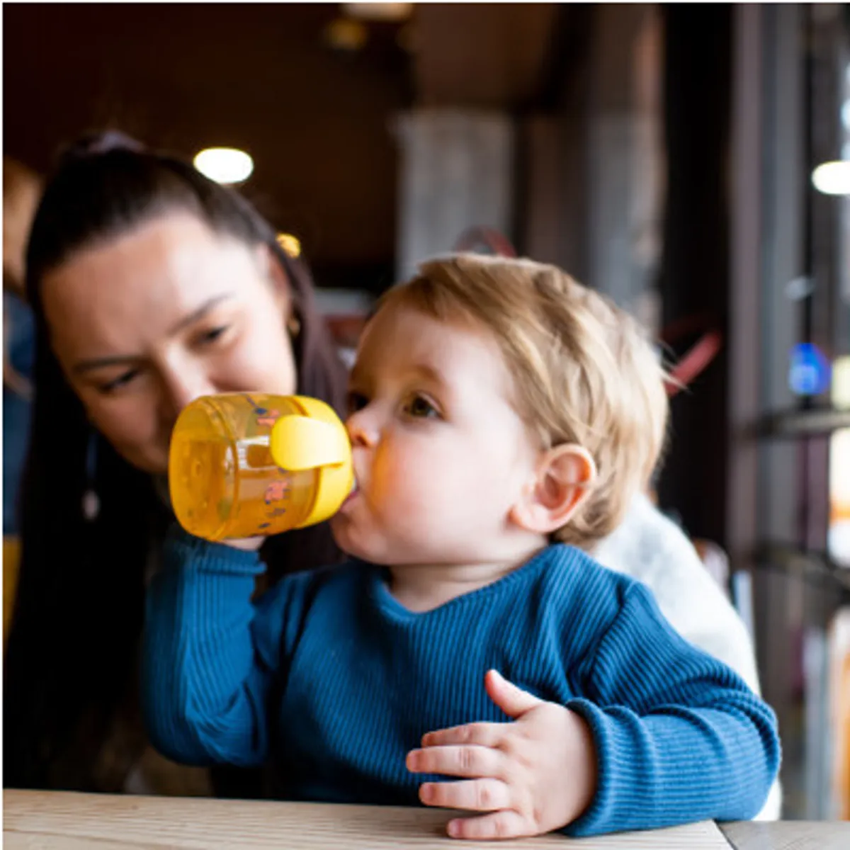 TOMMEE TIPPEE - VASO DE APRENDIZAJE CON ASAS 190ML SIPPEE SUPERSTAR 4 MESES+ AMARILLO