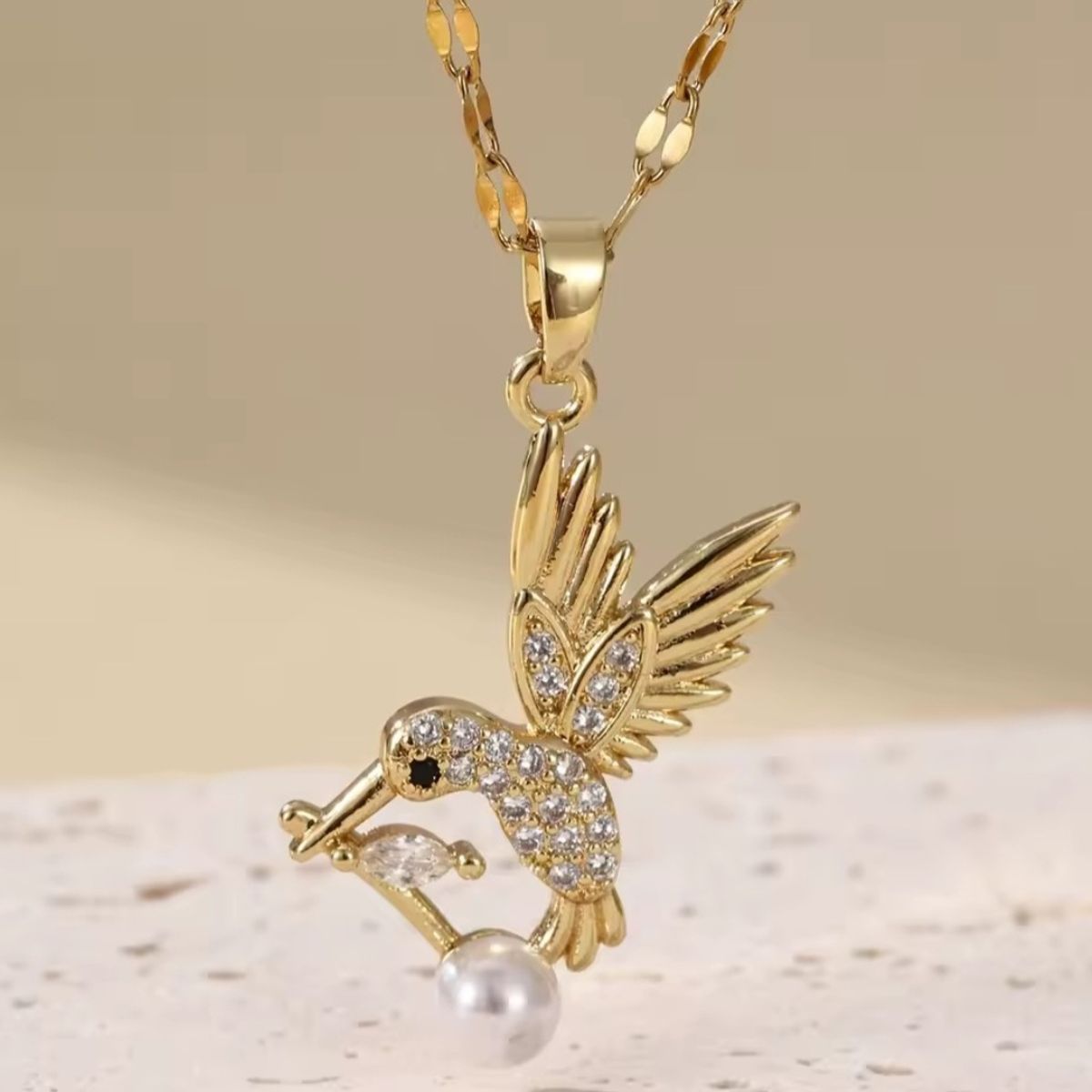 GENERICO - Collar Colibrí Mágico y perla Inoxidable y chapado en oro 18k