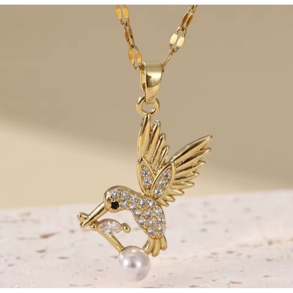 GENERICO - Collar Colibrí Mágico y perla Inoxidable y chapado en oro 18k