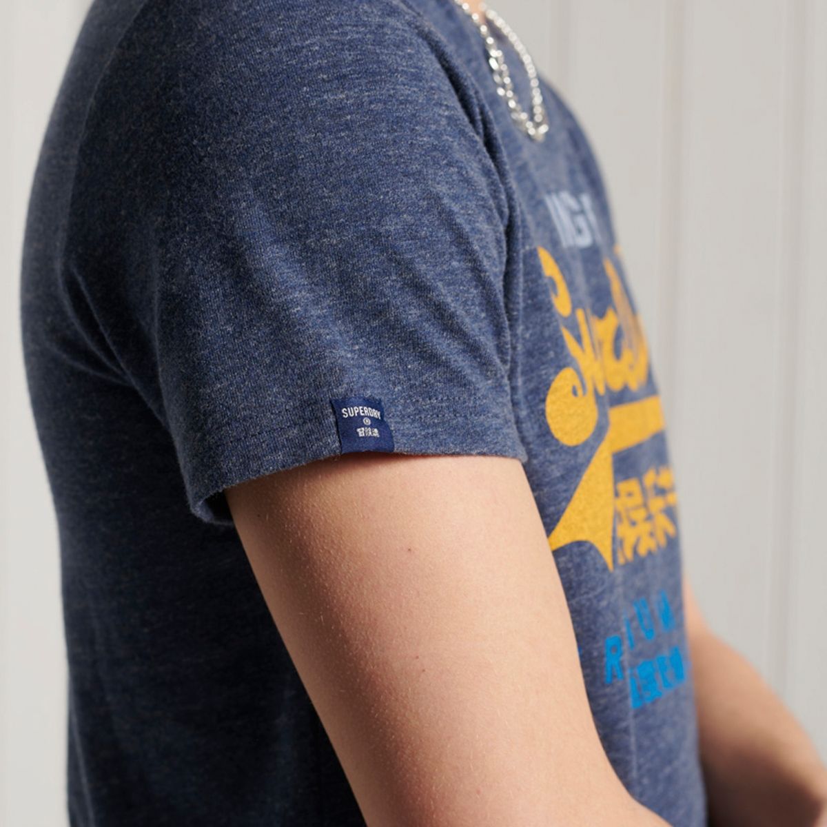 SUPERDRY - Polera Con Vintage Logo Pasteline Hombre