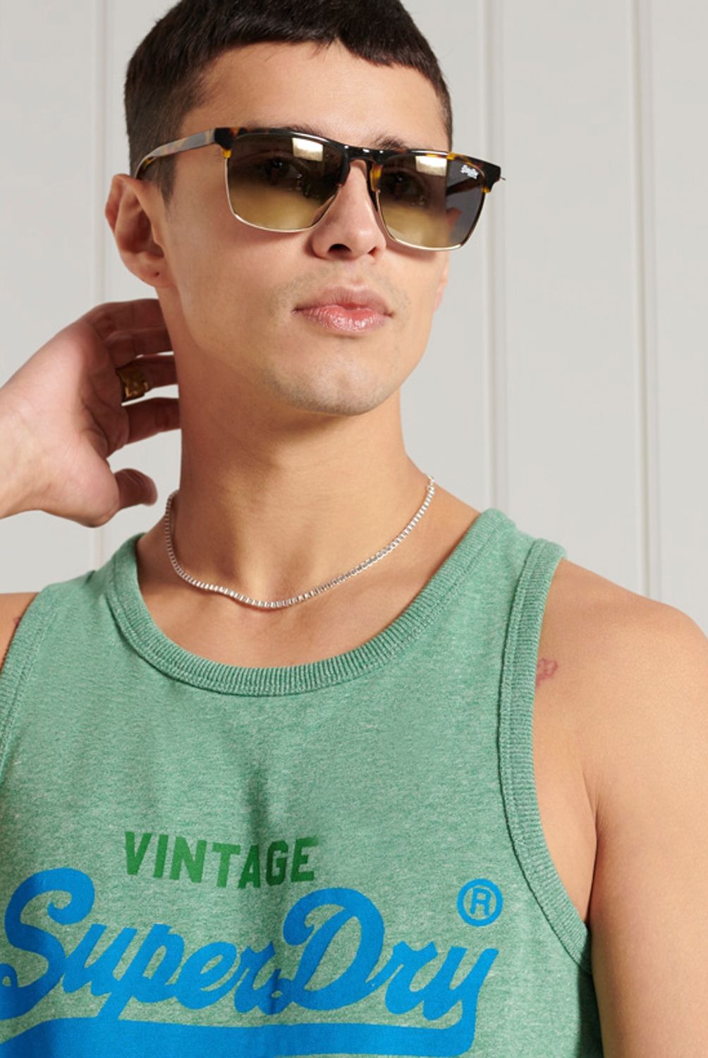 SUPERDRY - Polera Sin Manga Hombre
