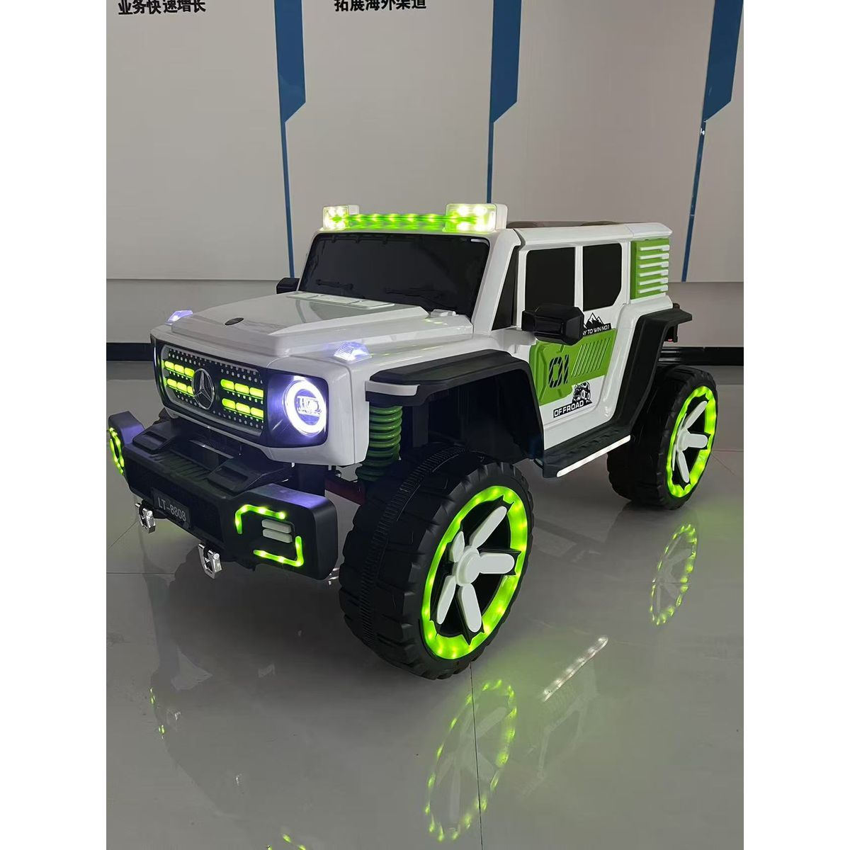 GENERICO - Auto A Bateria 12v Jeep Con Control Remoto Blanco 8808