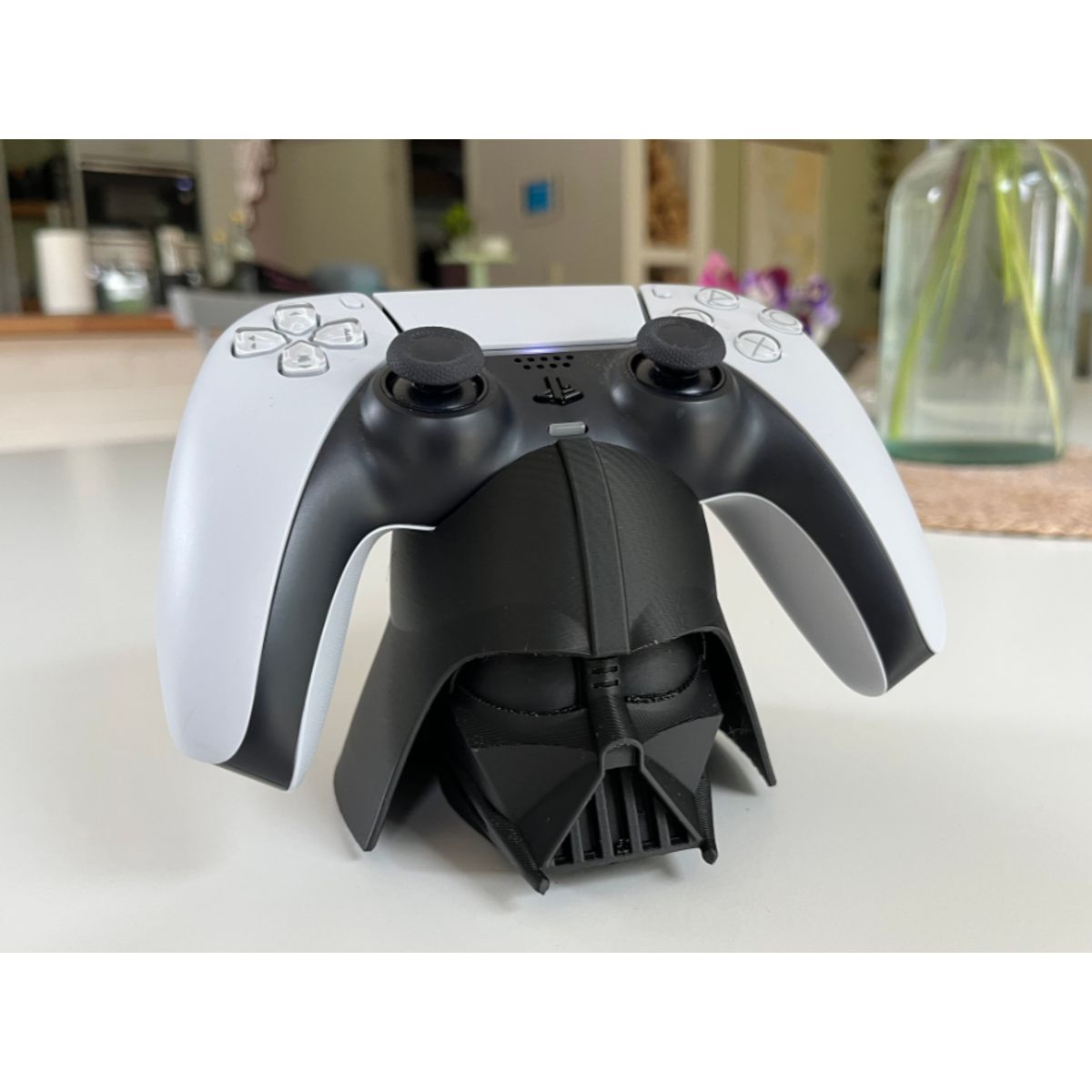 GENERICO - Soporte para mando PS5 forma de Darth Vader Blanco