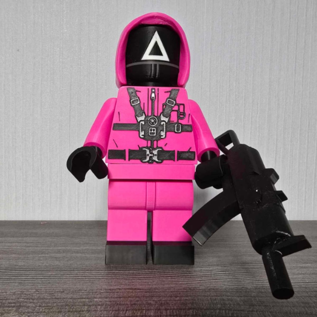 GENERICO - Squid Game Guardia Triángulo - Figura decorativa